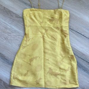 Realisation Par yellow sundress